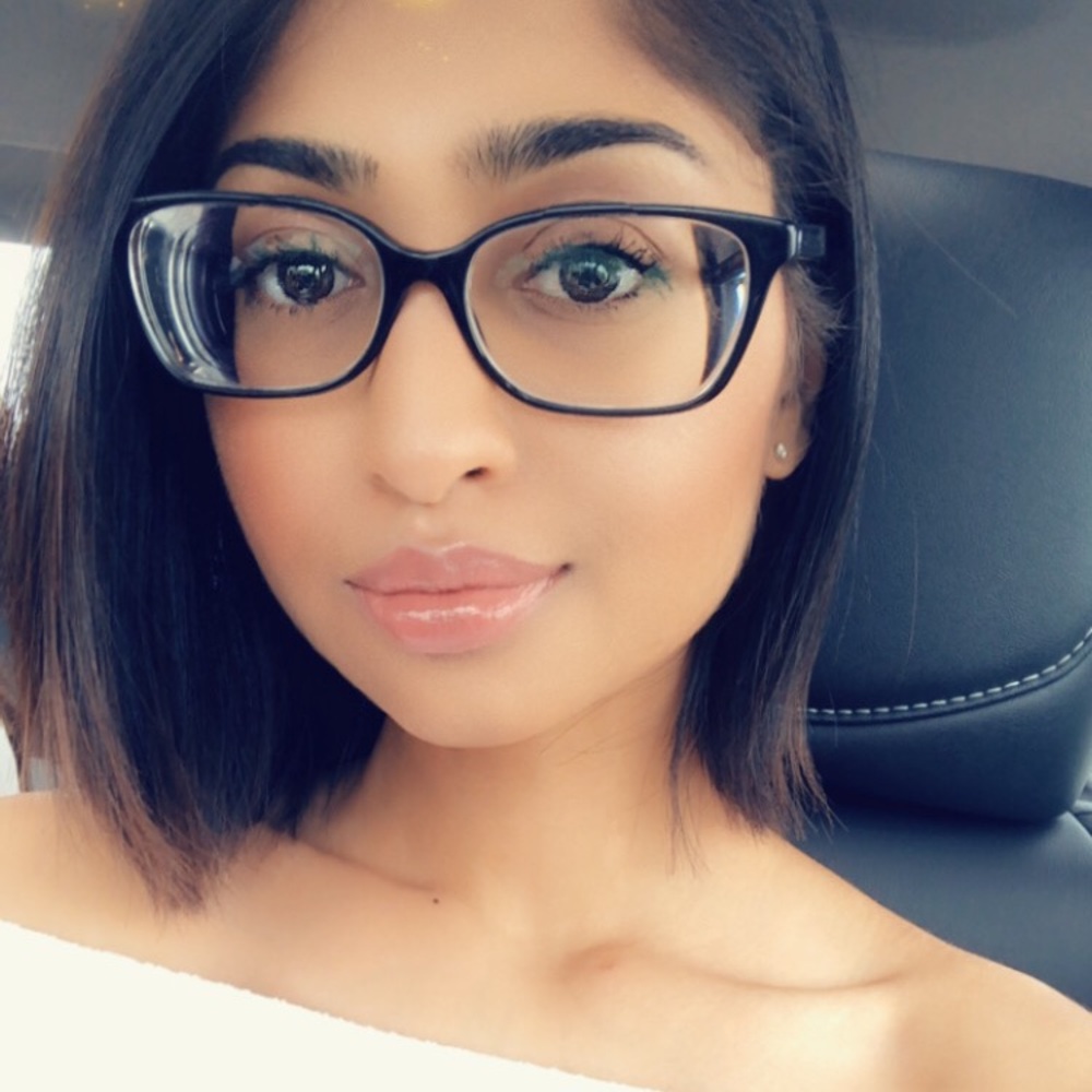 Meet your Posher, Dina